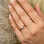 انگشتر طلا سولیتر با سنگ سفید - Image 4