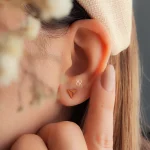 گوشواره طلا میخی طرح هرم - Image 2