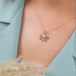 آویزگردنی طلا طرح نیم گل و مروارید - Image 3