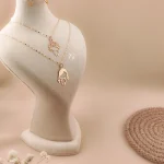 آویز گردنی طلا طرح دختر ایستاده مو فرفری - Image 5