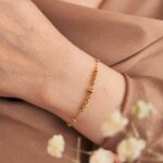 دستبند طلا رولو و گوی تراش GD01001223 روی دست