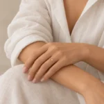 انگشتر طلای سه قلب روی دست مدل