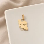 مدال طلا ایران با نوشته فارسی GD01001798 در چیدمان دکوراتیو